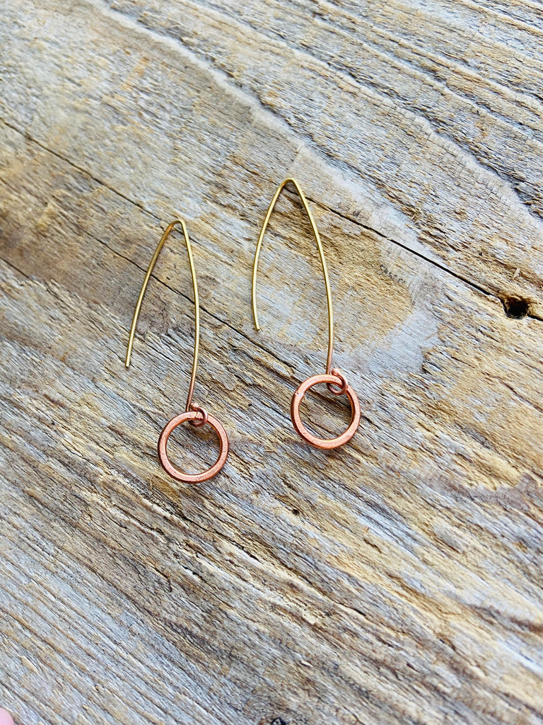 MINIMALISTIC CIRCLE EARRINGS